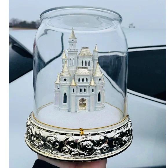 NWT Bath & Body Works Disney Light-Up Castle Cloche 3-Wick Candle Holder - Picture 2 of 3